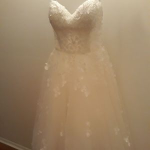 Wedding dress, veil, shoes ,2 bouquets & purse